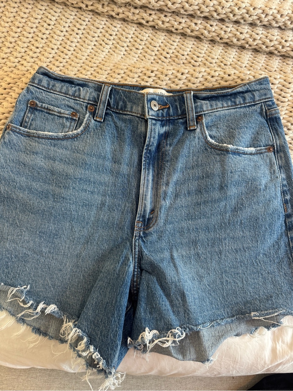 Abercrombie & Fitch The Dad High-Rise Frayed Denim Shorts